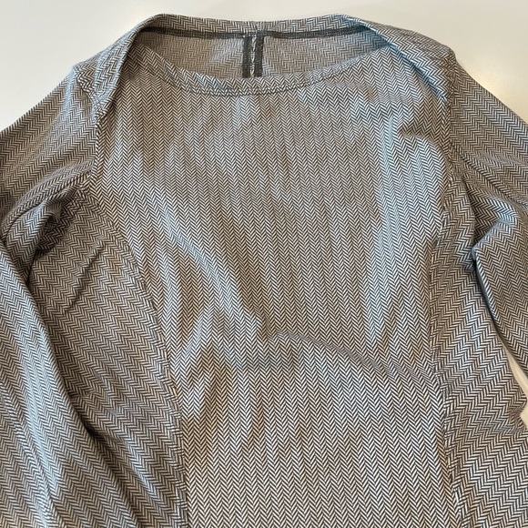 Lululemon long sleeve - Picture 4 of 8